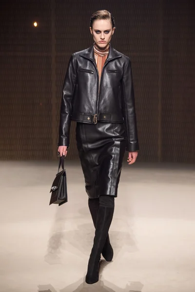 Look 10